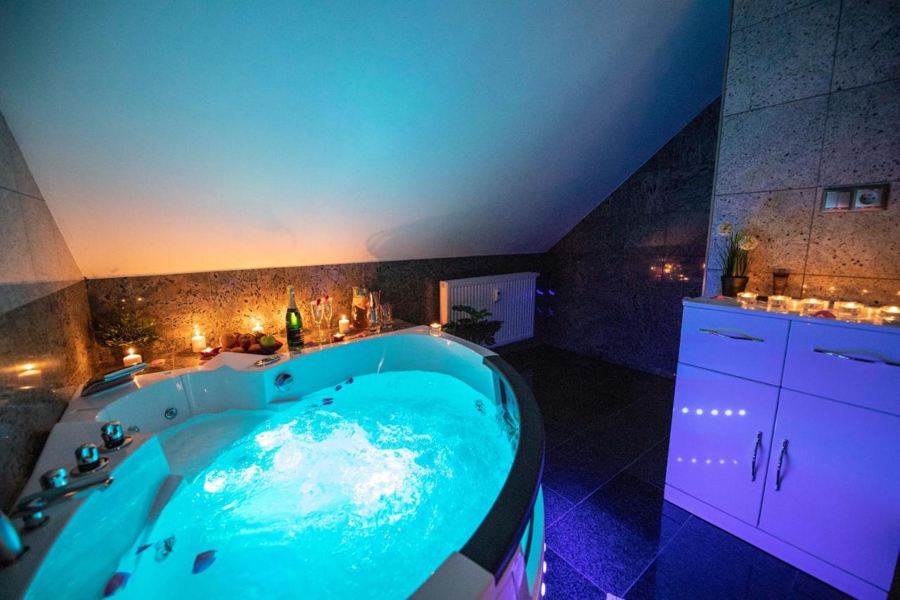 Vip Suite Hotel Heinz Dobris Exterior foto